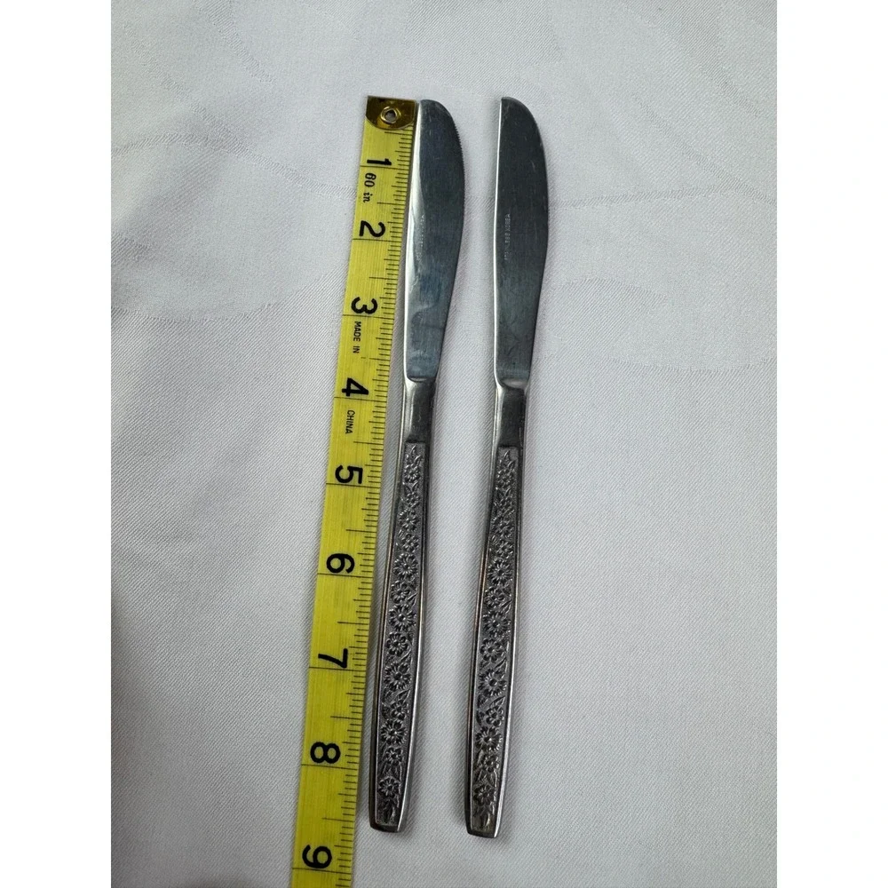 Vintage Stainless Korea Daisy Floral Pattern Serrated Dinner Knives Set of 2